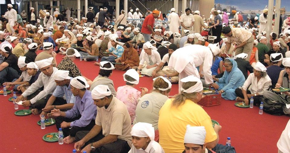 Photo of 9 बेहद खूबसूरत गुरुद्वारे, जहाँ अध्यात्म के साथ मिलता है सबसे स्वादिष्ट लंगर by Bhawna Sati