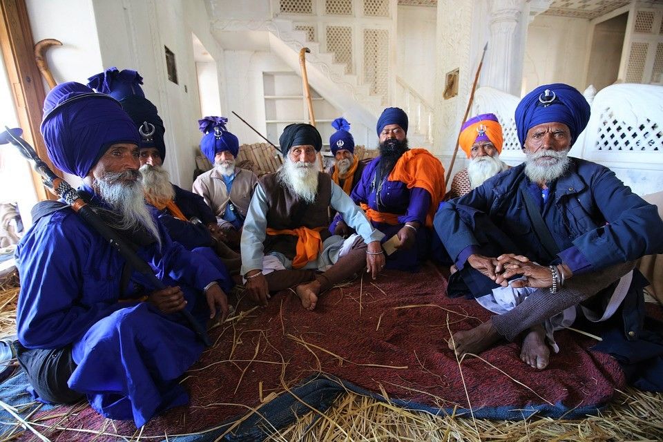 Photo of 9 बेहद खूबसूरत गुरुद्वारे, जहाँ अध्यात्म के साथ मिलता है सबसे स्वादिष्ट लंगर by Bhawna Sati