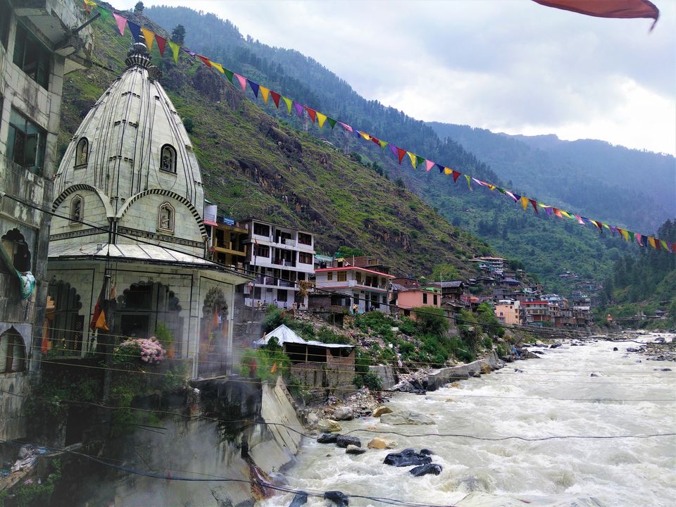 Photo of 9 बेहद खूबसूरत गुरुद्वारे, जहाँ अध्यात्म के साथ मिलता है सबसे स्वादिष्ट लंगर by Bhawna Sati