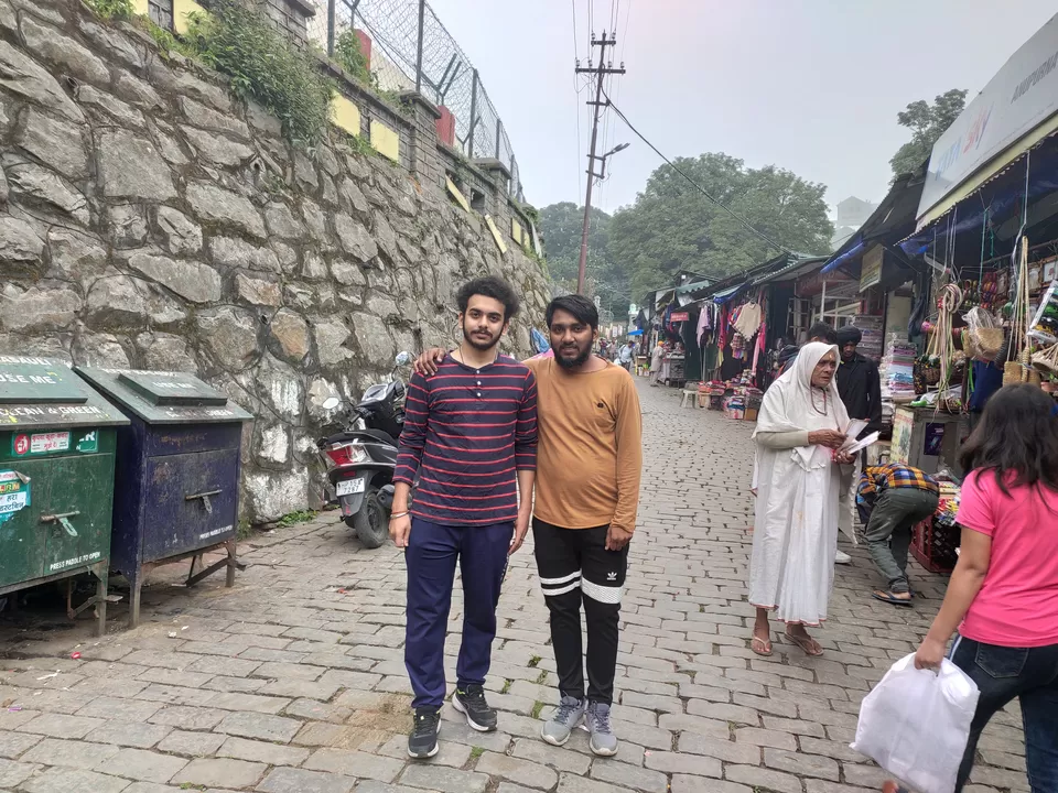 Photo of Mall Road, Kasauli, Himachal Pradesh, India by Ravi Singh Thakur