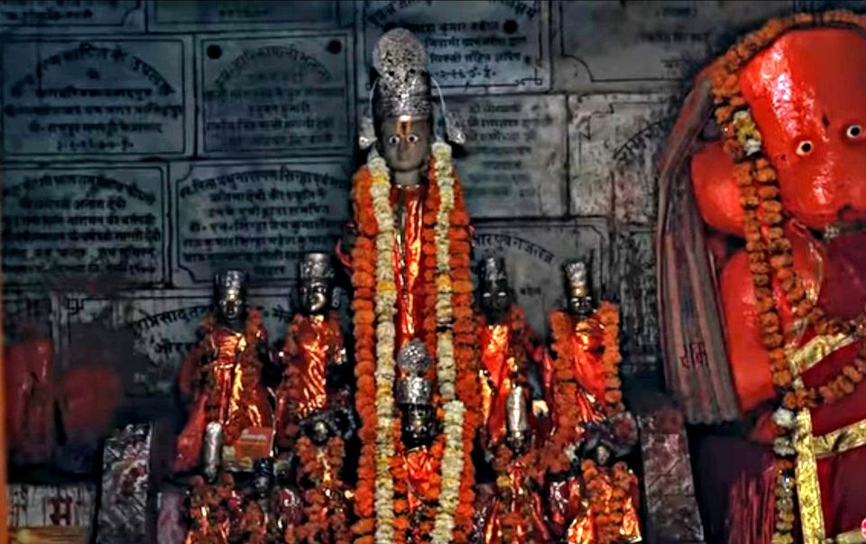 Photo of Hanuman Garhi from where Lord Hanuman guard's Ayodhya!! by PRANATI KAMANI