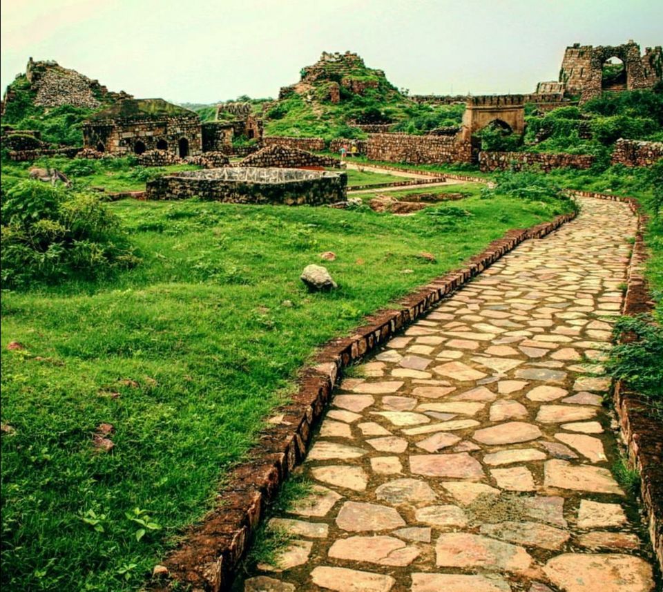 Photo of Day at TUGHLAKABAD FORT , DELHI by Luv Kalra