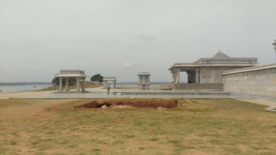 Photo of Venugopalswami Temple ವೇಣುಗೋಪಾಲಸ್ವಾಮಿ ದೇವಸ್ಥಾನ, KRS Dam Road, Krishnarajasagara, Karnataka, India by Sachin Mishra