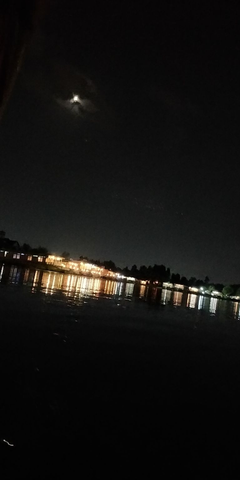 Photo of Dal Lake, Srinagar by Shivali A