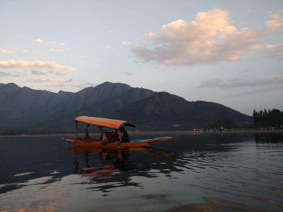 Photo of Dal Lake, Srinagar by Shivali A