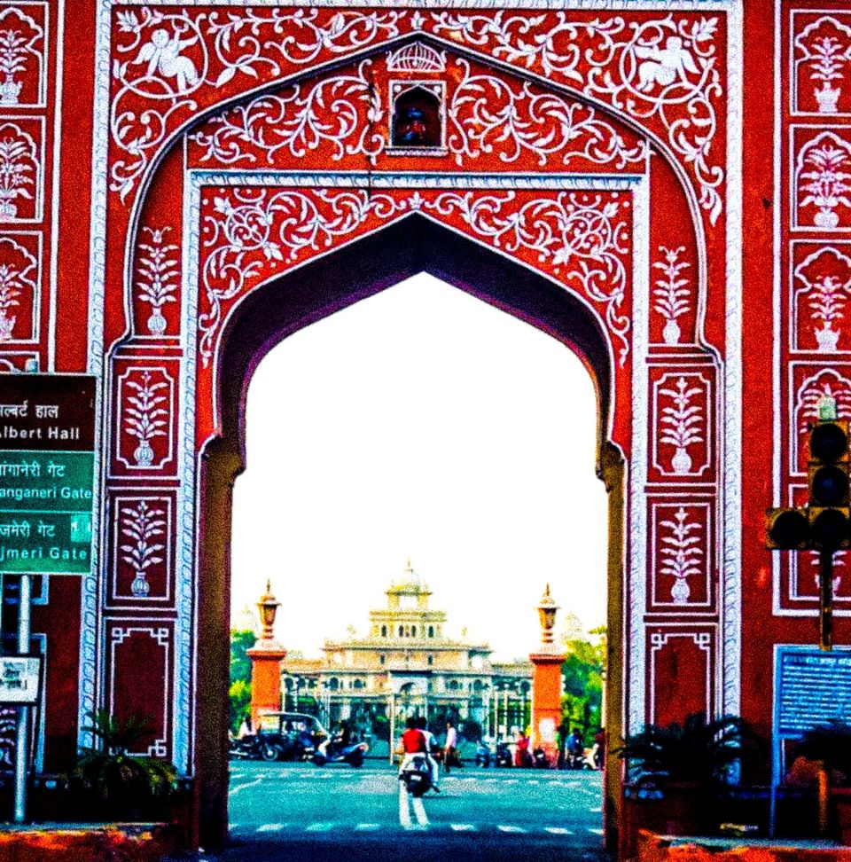 Photo of Tripolia Gate, Gangori Bazaar, J.D.A. Market, Pink City, Jaipur, Rajasthan, India by Abhishek Tanwar