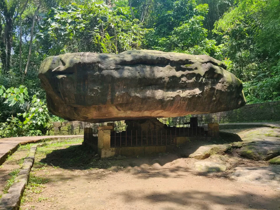 Photo of Balancing Rock of Mawlynnong, Surok Mawlynnong, Mawlynnong, Meghalaya, India by Banashree Das