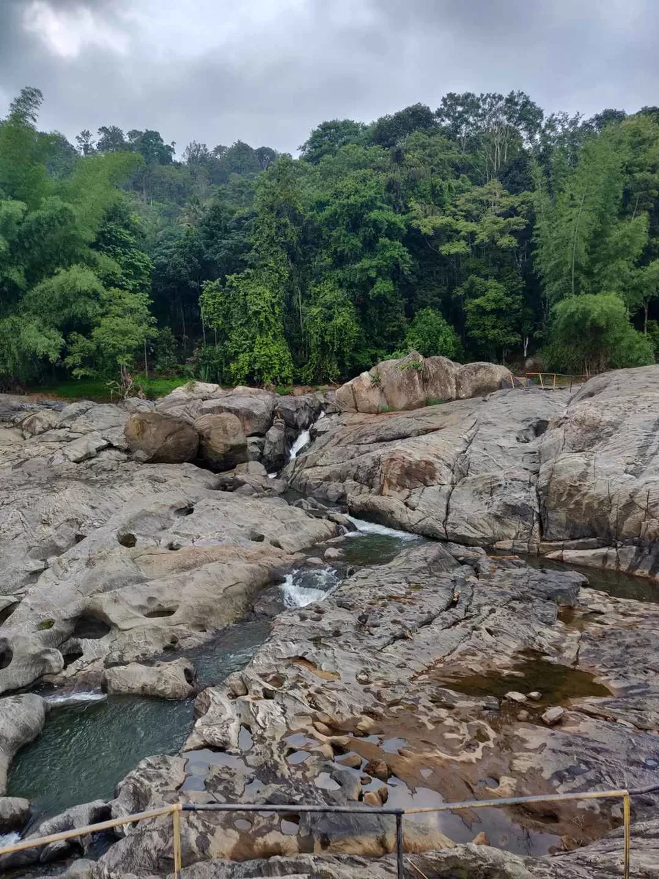 Photo of Valara Waterfalls, NH 49, Chillithodu, Kerala, India by Nidhi Verma