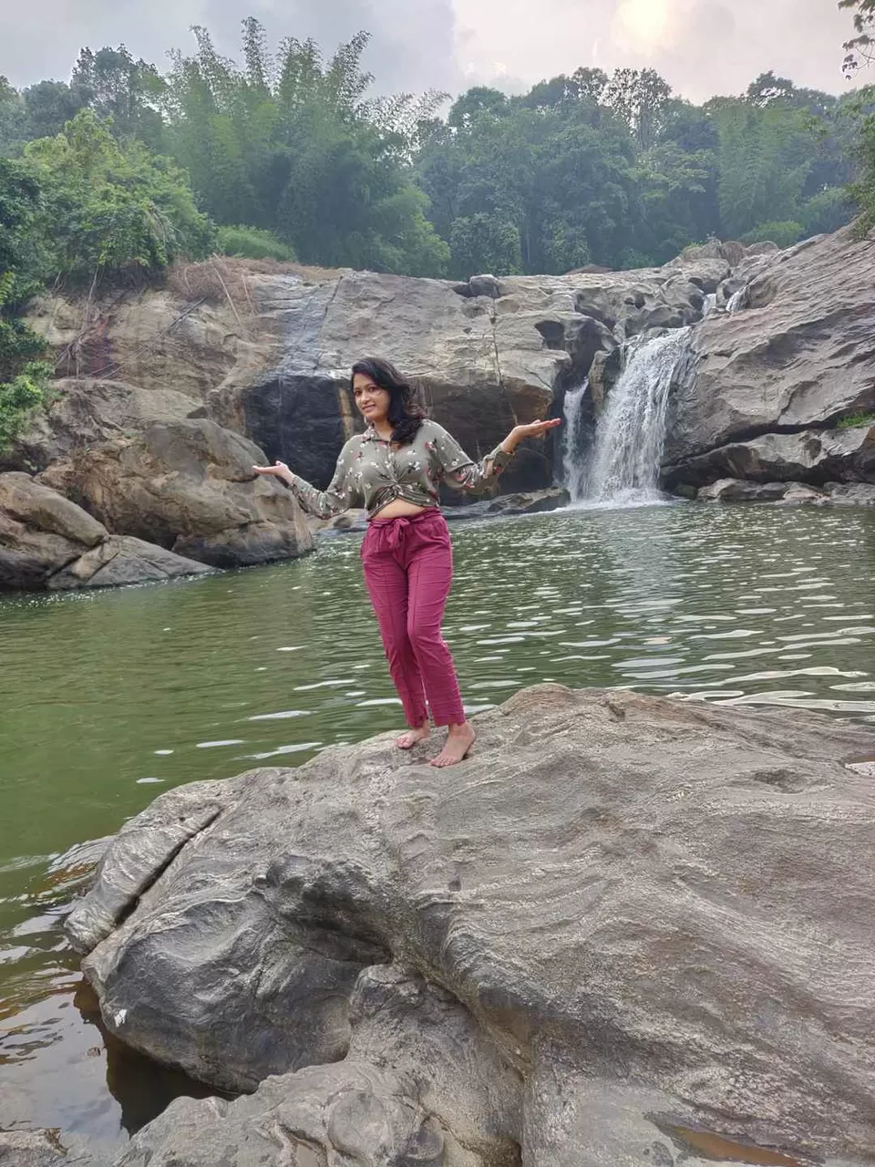 Photo of Valara Waterfalls, NH 49, Chillithodu, Kerala, India by Nidhi Verma