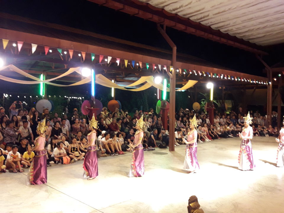 Photo of Siam Niramit Theatre, Thiam Ruam Mit Road, Huai Khwang, Bangkok, Thailand by oneworldforall