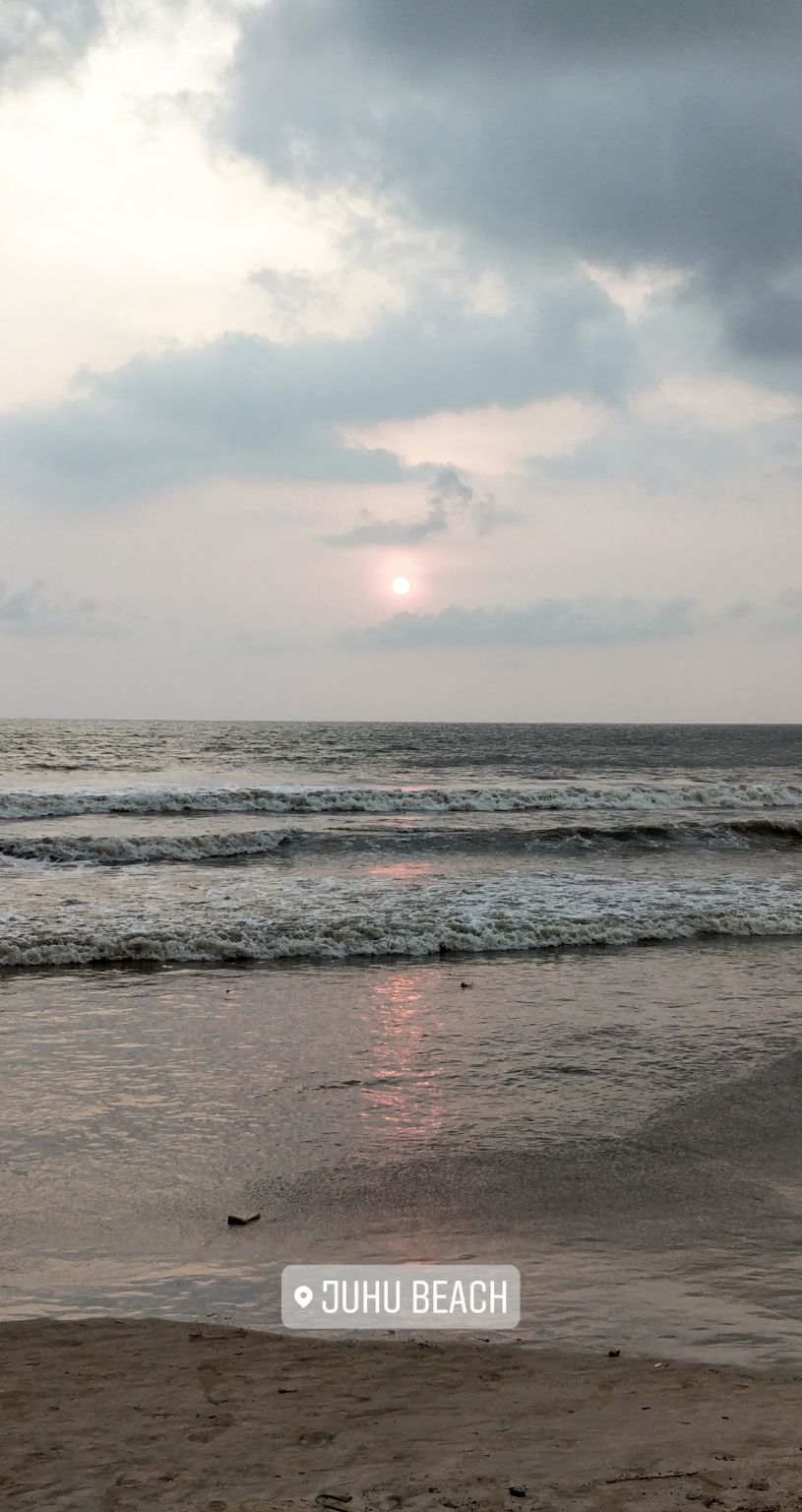 Photo of Juhu Beach, Mumbai, India by Ashutosh Vyas