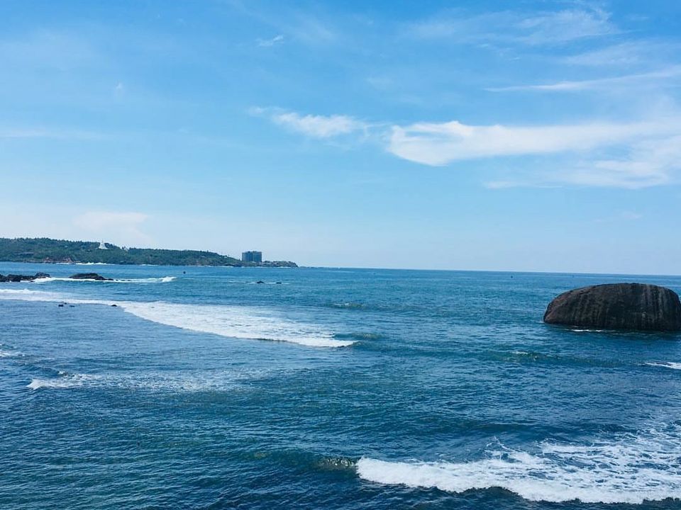 Photo of Unawatuna Beach, Sri Lanka by Isa Taariq