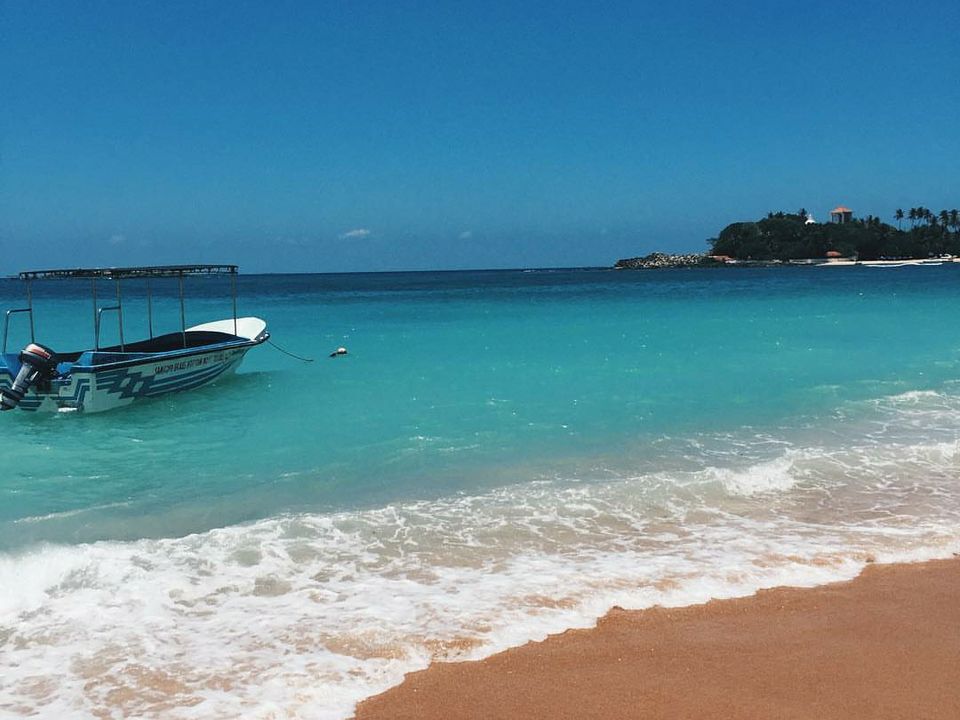 Photo of Unawatuna Beach, Sri Lanka by Isa Taariq