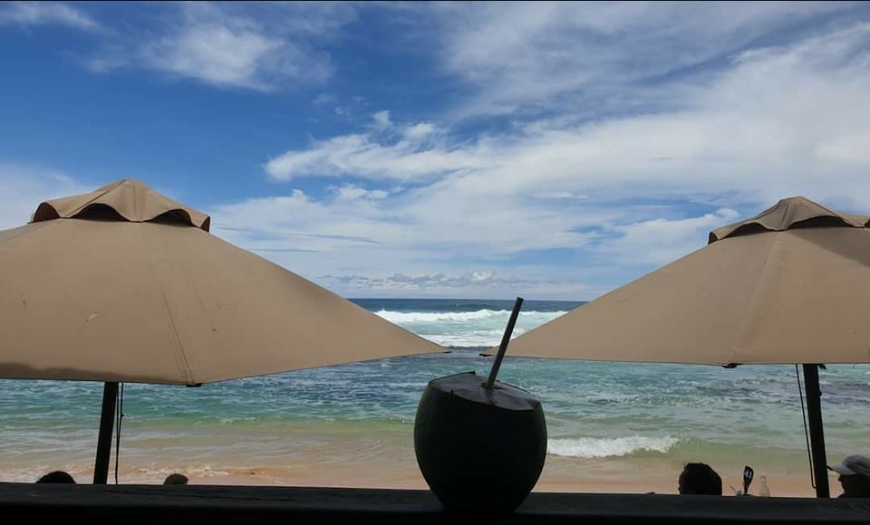 Photo of Unawatuna Beach, Sri Lanka by Isa Taariq