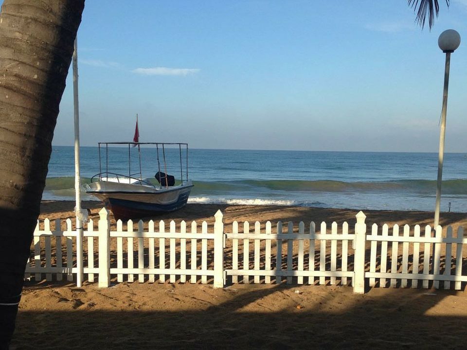Photo of Unawatuna Beach, Sri Lanka by Isa Taariq