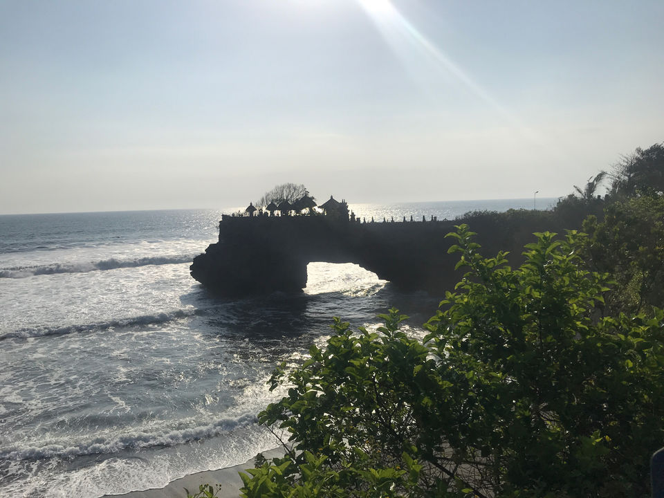 Photo of Tanah Lot, Beraban, Tabanan Regency, Bali, Indonesia by Globetrotter’s Confessions