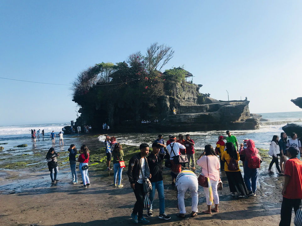 Photo of Tanah Lot, Beraban, Tabanan Regency, Bali, Indonesia by Globetrotter’s Confessions