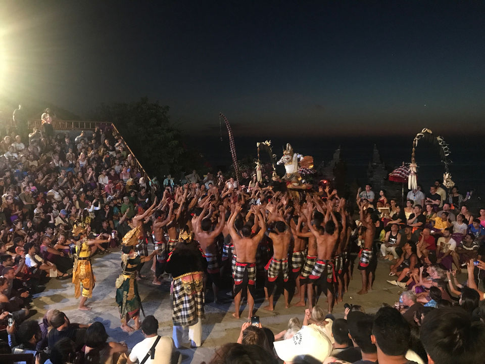 Photo of Uluwatu Temple, Pecatu, Badung Regency, Bali, Indonesia by Globetrotter’s Confessions