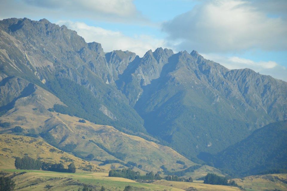 Photo of Queenstown, New Zealand by Globetrotter’s Confessions