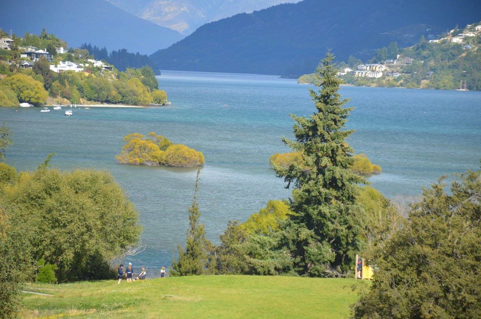 Photo of Queenstown, New Zealand by Globetrotter’s Confessions