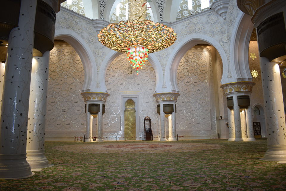 Photo of Sheikh Zayed Mosque - Abu Dhabi - United Arab Emirates by Shruthi