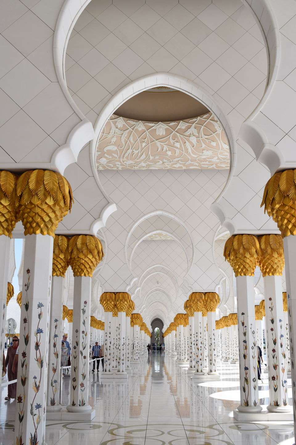 Photo of Sheikh Zayed Mosque - Abu Dhabi - United Arab Emirates by Shruthi