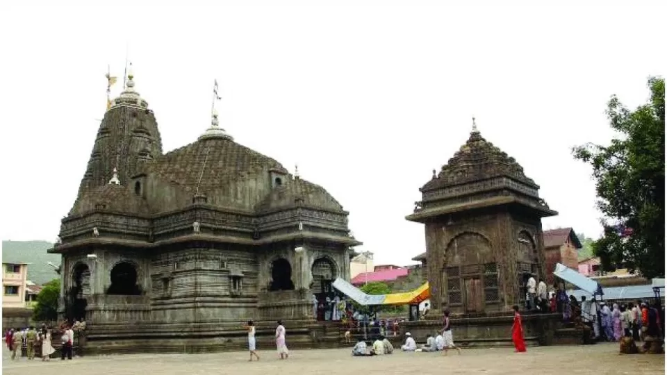 Photo of Parking Lot - Trimbakeshwar Temple, Trimbak, Maharashtra, India by Rohit Prajapati (Aaric)