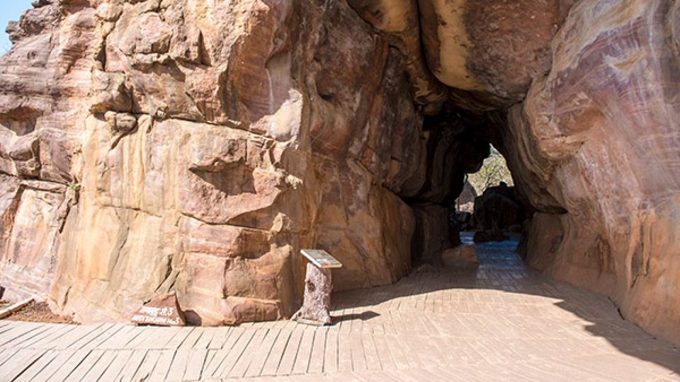 Photo of Bhimbetka rock shelters, Bhojpur Raisen, Madhya Pradesh, India by Rohit Prajapati (Aaric)