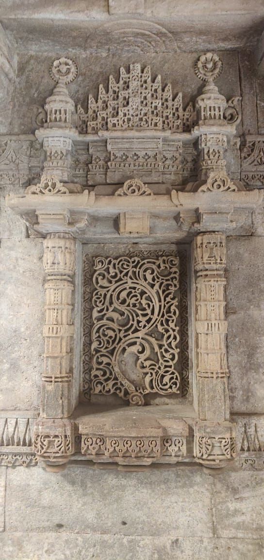 Photo of The Adalaj Stepwell, Adalaj Road, Adalaj, Gujarat, India by Divisha - The Diadeb