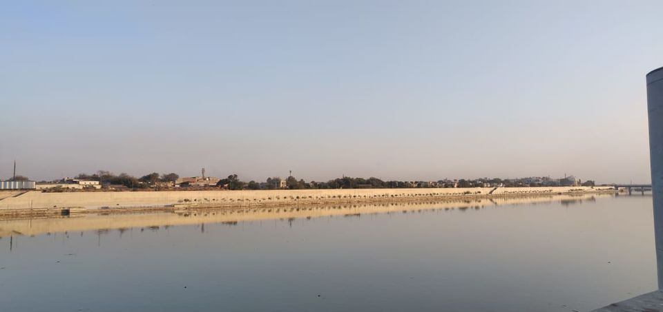 Photo of Sabarmati Riverfront, Old City, Lal Darwaja, Ahmedabad, Gujarat, India by Divisha - The Diadeb