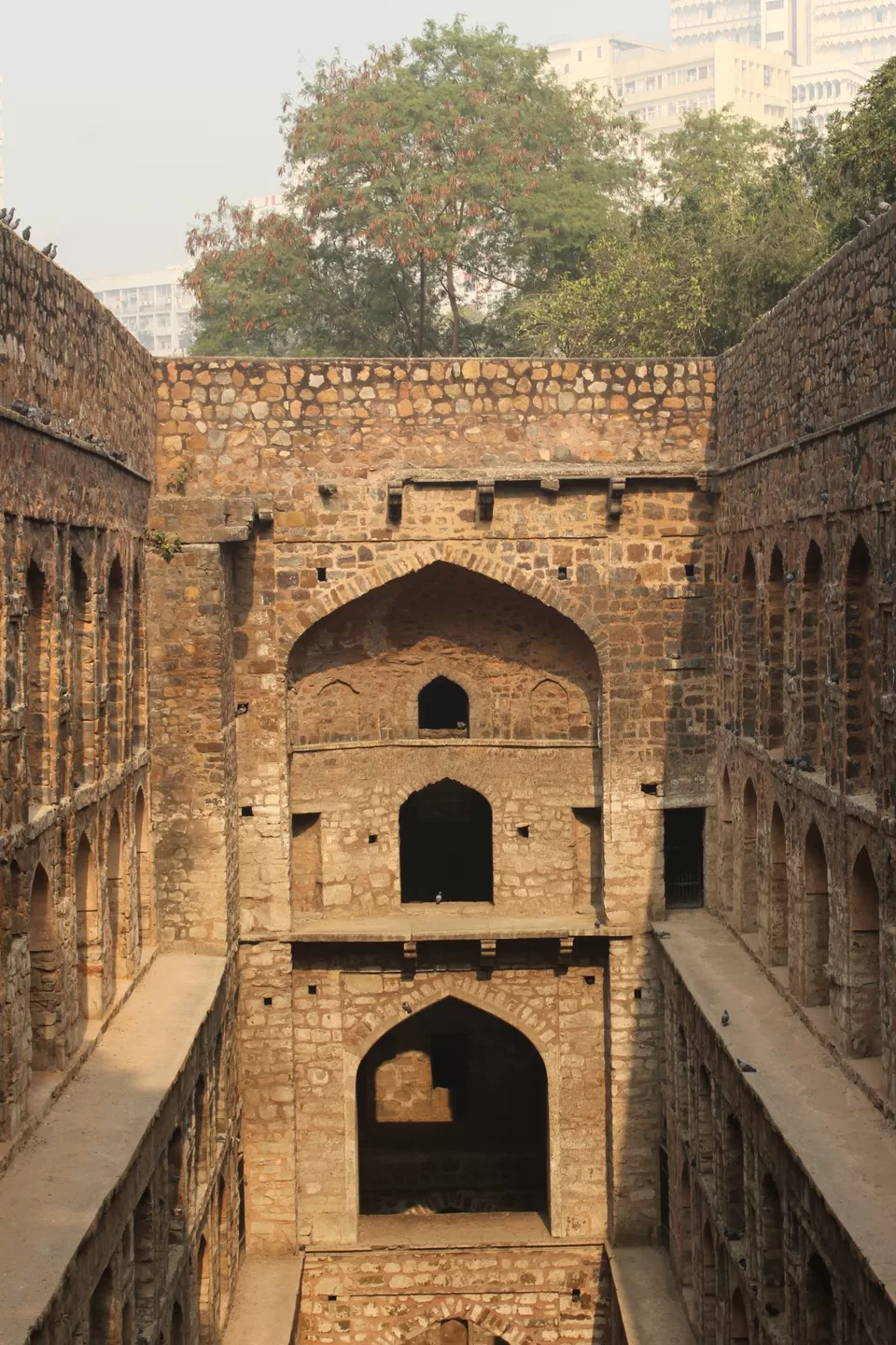 Photo of Agrasen ki baoli, Kasturba Gandhi Marg, near Diwanchand Imaging Centre, Hamdard Nagar, Vakil Lane, Mandi House, New Delhi, Delhi, India by Divisha - The Diadeb