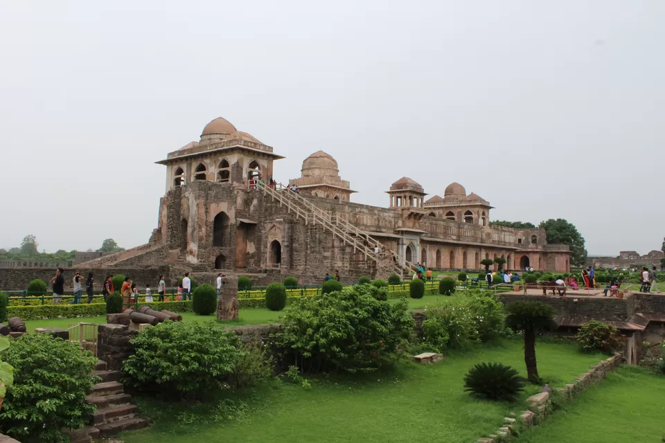 Photo of Jahaz Mahal Road, Mandav, Madhya Pradesh, India by Divisha - The Diadeb