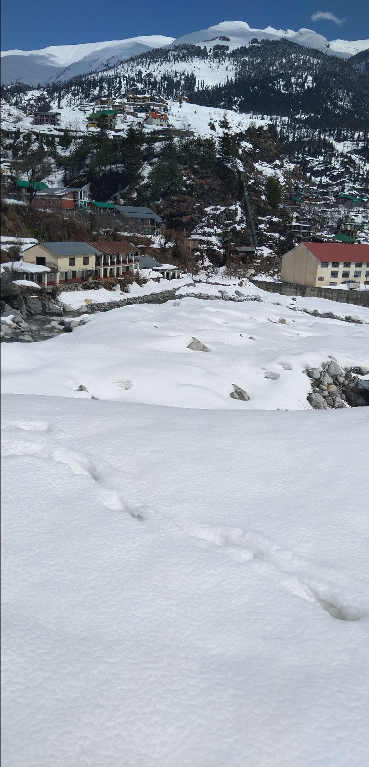 Photo of Manali, Himachal Pradesh, India by Yash Verma