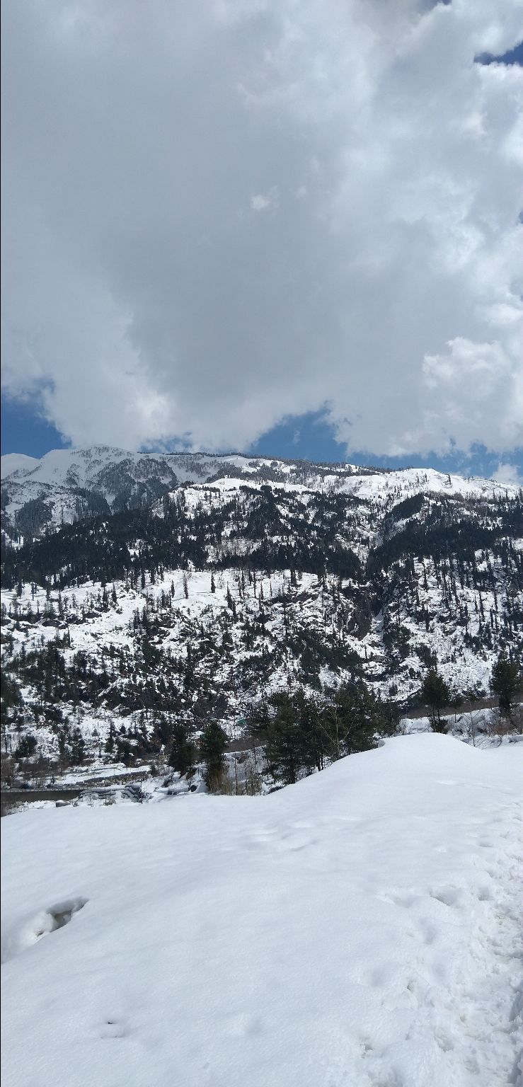 Photo of Manali, Himachal Pradesh, India by Yash Verma