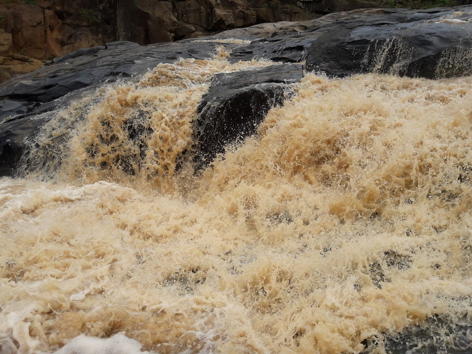 Photo of Putudi Waterfall, Sesakera, Odisha, India by Tanmoy Moulik