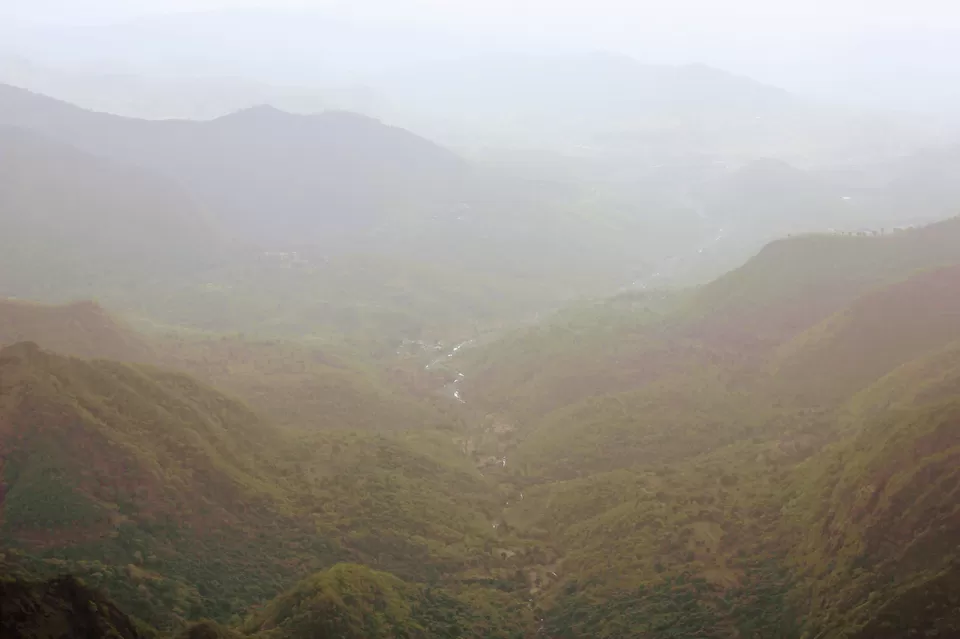 Photo of Arthur's Seat, महाबलेश्वर टू ओल्ड महाबलेश्वर मार्ग, महाबलेश्वर, महाराष्ट्र, भारत by Arindam and Pawnita