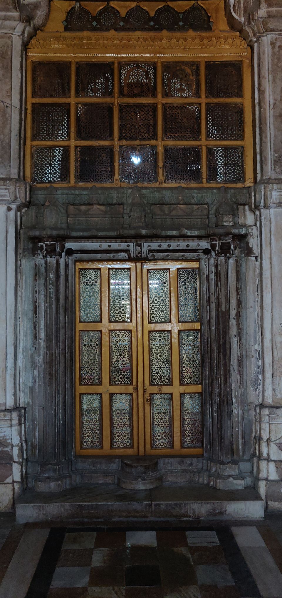 Photo of Sarkhej Roza (the living monument) 5/10 by akash