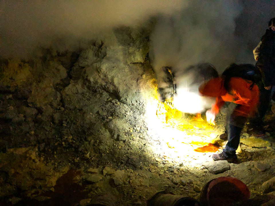 Photo of THE ULTIMATE GUIDE TO MOUNT BOROMO & KAWAH IJEN, INDONESIA by Shraddha