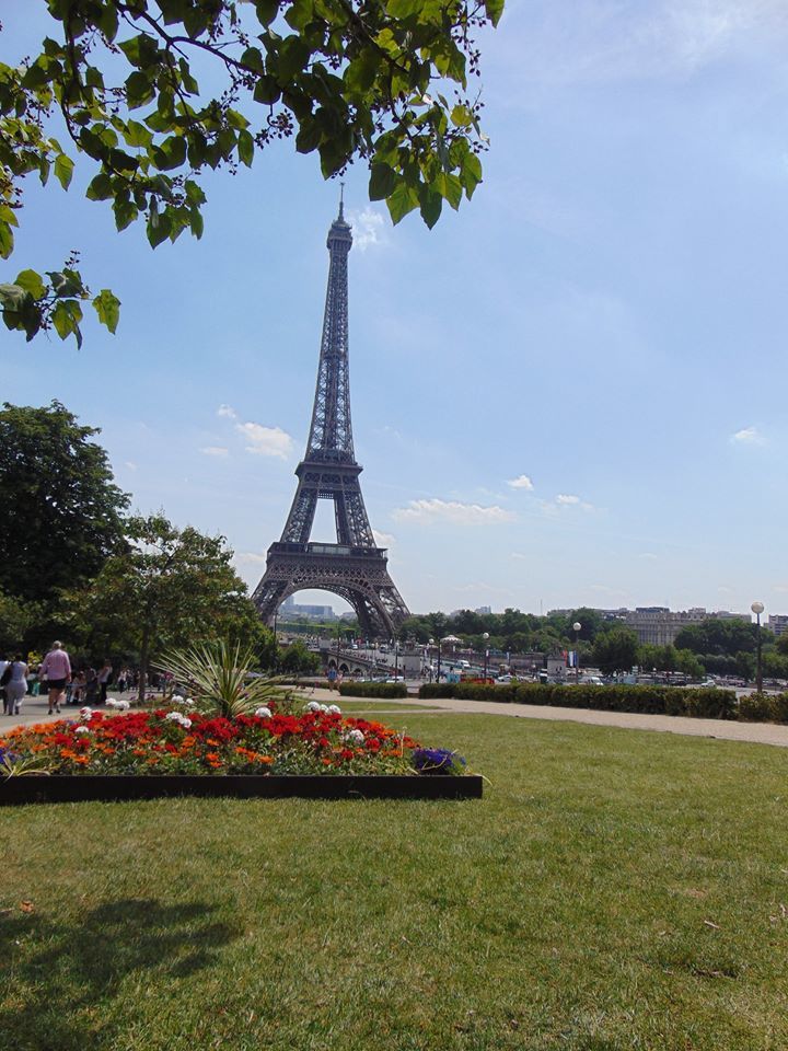 Photo of Eiffel Tower, Champ de Mars, Avenue Anatole France, Paris, France by Nishitha Taralagatti