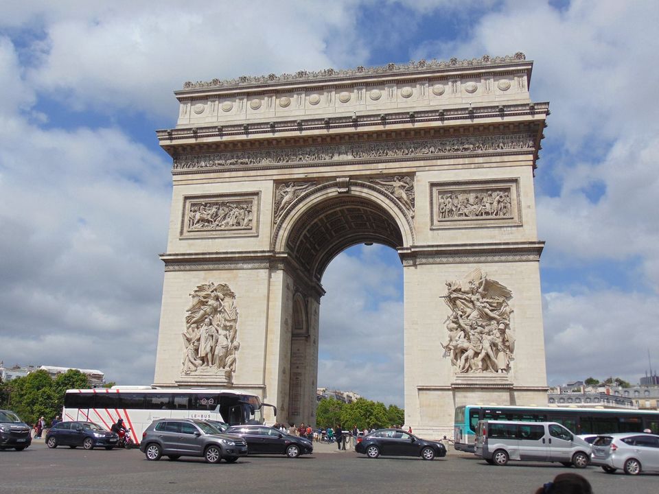 Photo of Arc de Triomphe, Paris, France by Nishitha Taralagatti