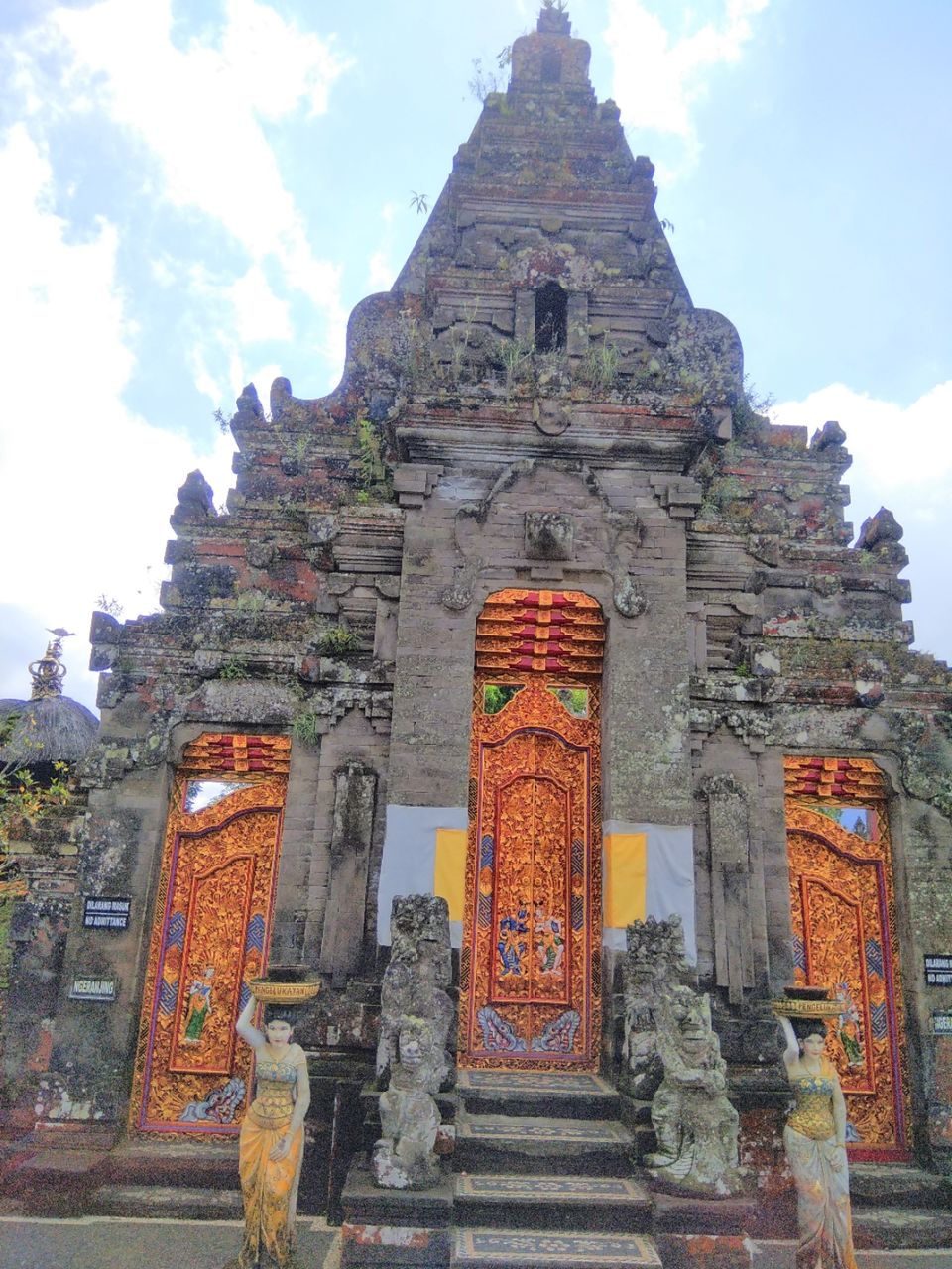 Photo of Ulun Danu Beratan Temple, Danau Beratan, Candikuning, Tabanan Regency, Bali, Indonesia by Ratan Tatikonda
