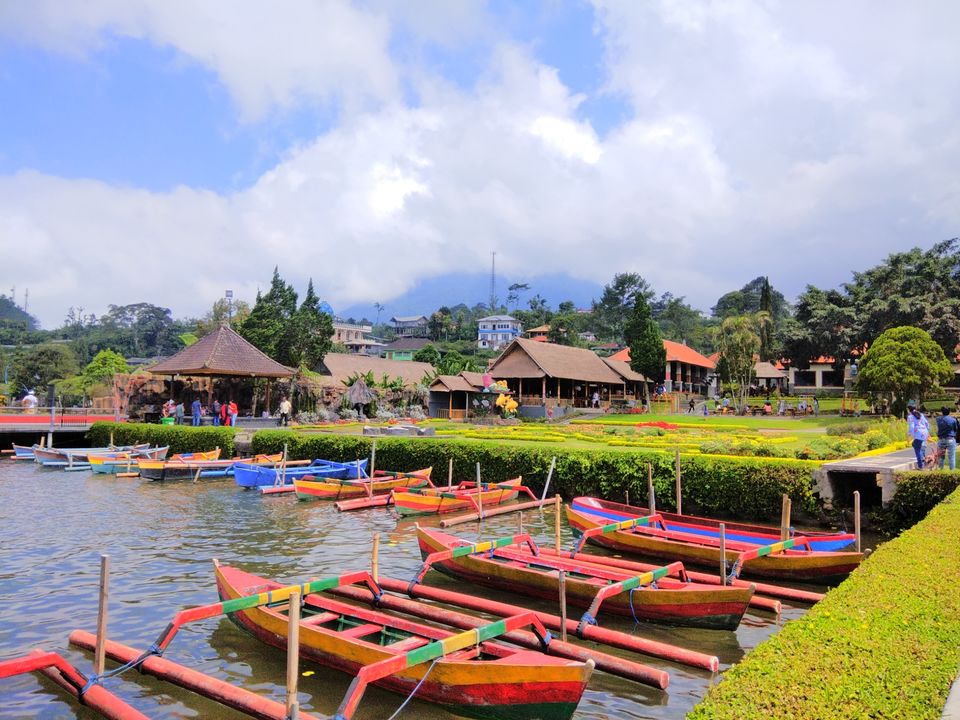 Photo of Ulun Danu Beratan Temple, Danau Beratan, Candikuning, Tabanan Regency, Bali, Indonesia by Ratan Tatikonda