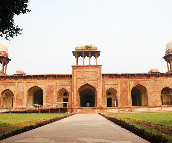 Photo of Beyond the Taj in Agra 4/8 by Saurav