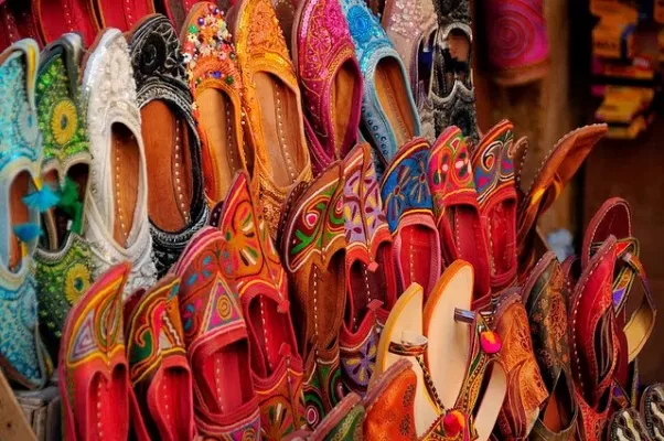 Photo of Mojari Footware, Jaipur, Rajasthan, India by Saurav