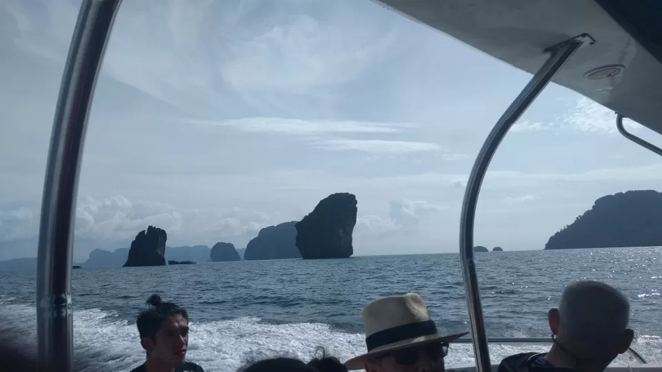 Photo of Phi Phi Islands, Krabi, Thailand by Twain Travellers