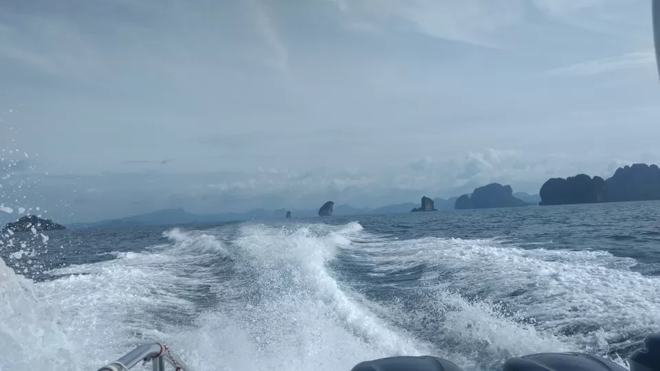 Photo of Phi Phi Islands, Krabi, Thailand by Twain Travellers