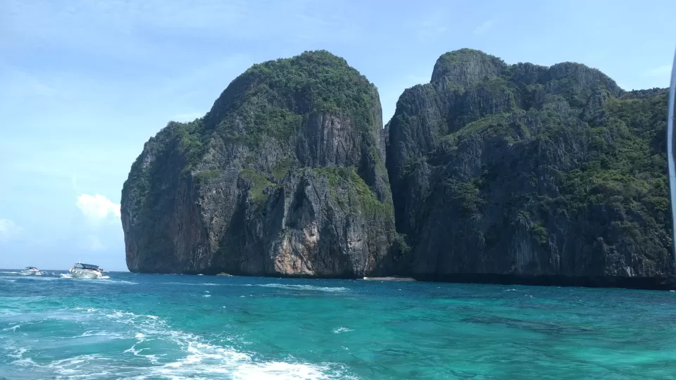 Photo of Maya Bay, Thailand by Twain Travellers