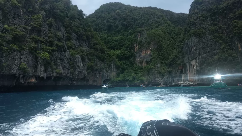 Photo of Maya Bay, Thailand by Twain Travellers