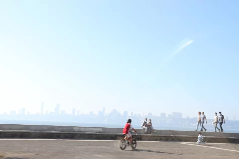 Photo of Marine Drive, Charni Road East, Chowpatty, Girgaon, Mumbai, Maharashtra, India by Prtravelstories