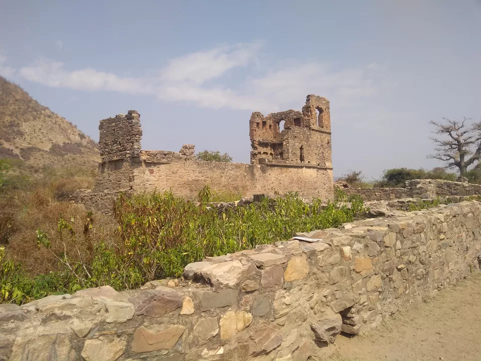 Photo of Bhangarh Fort, Bhangarh, Rajasthan, India by Samapti Das | @curvy_bongshell